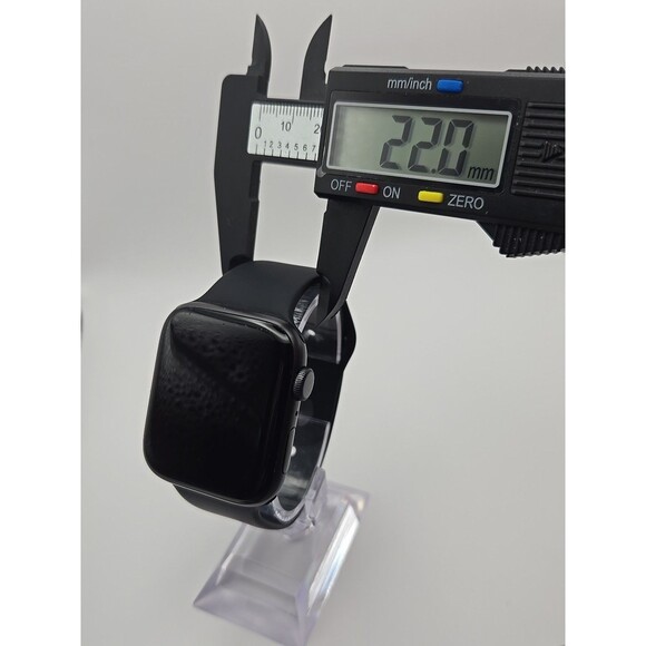 Apple Watch SE 1st Gen 44mm GPS Space Gray Aluminum A2352 32GB 75% Battery - Picture 7 of 12